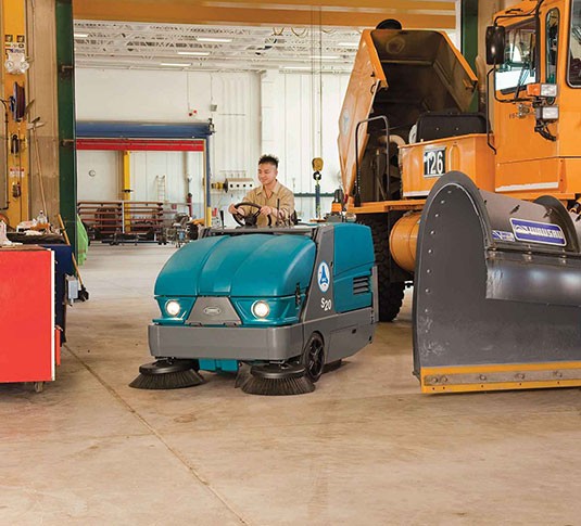 S20 Barredora compacta de conductor sentado alt 14